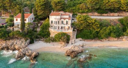 Beachfront Villa Shades of Summer