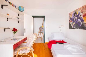 4 bedrooms, desk, iron/ironing board, free WiFi