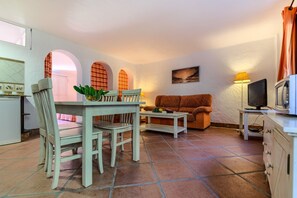 Dining - Cozy apartment with garden- 1 bedroom Lavanda and Romero (Conil de la Frontera)