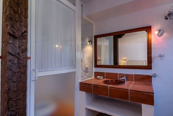 Shower, towels