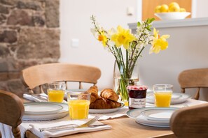 Dining - Eildon Melrose Holiday Cottages & Log Cabins - Howlands (Melrose)