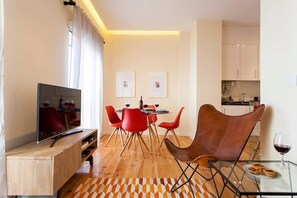 Dining - JOIVY Stylish apt w/ balcony in Graca (Lisboa)