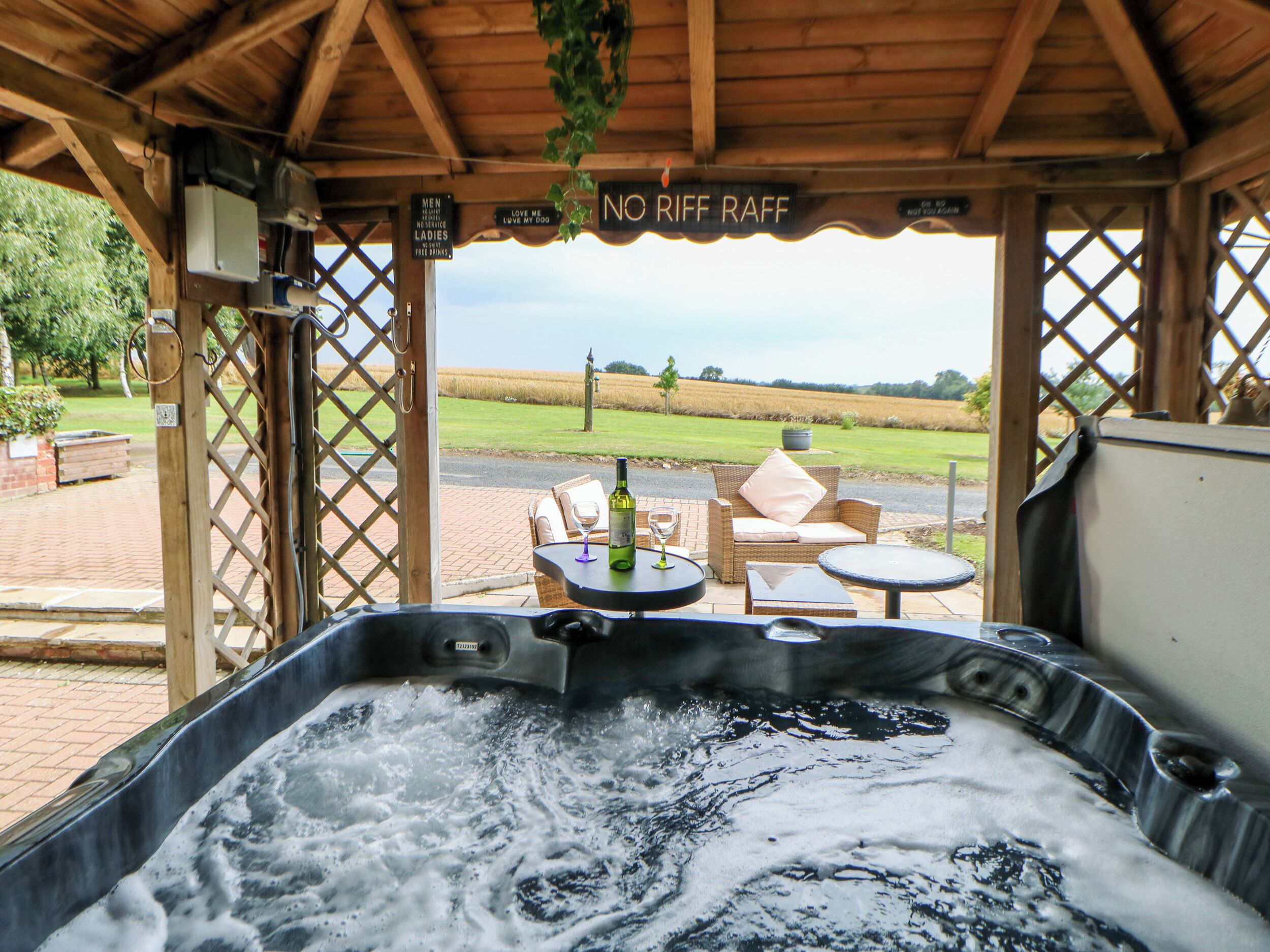 Outdoor spa tub