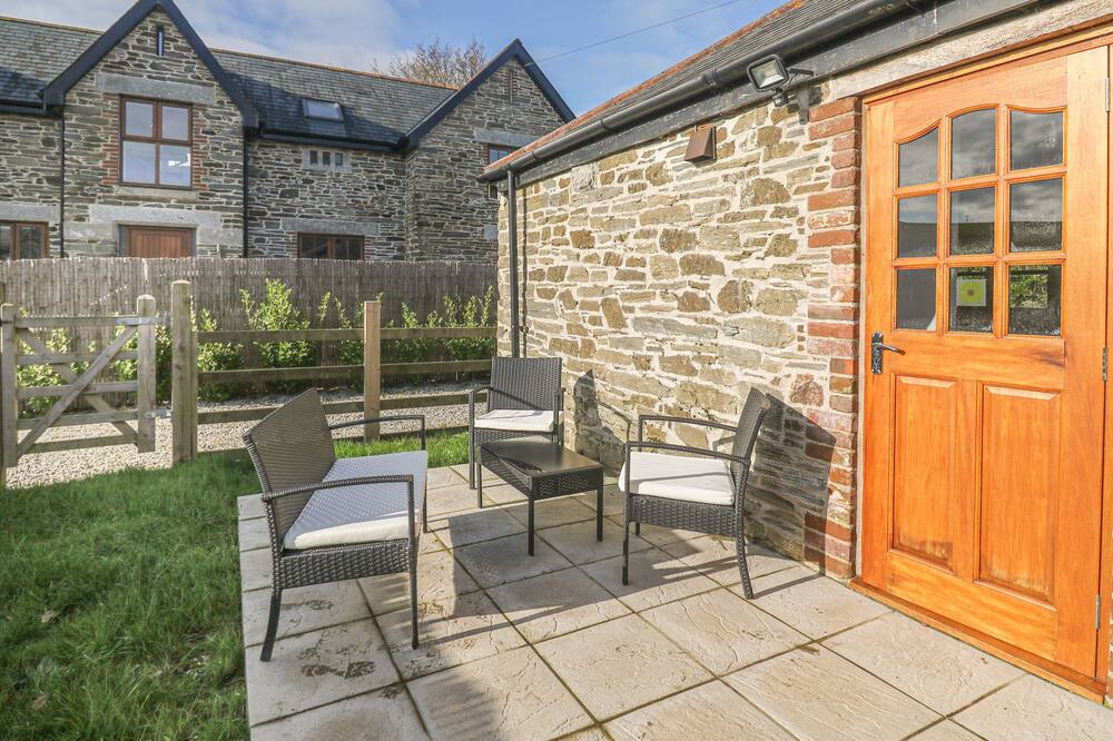 SKIBER GOTH, pet friendly, character holiday cottage in Liskeard