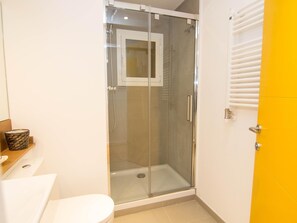 Hårføner og håndklær