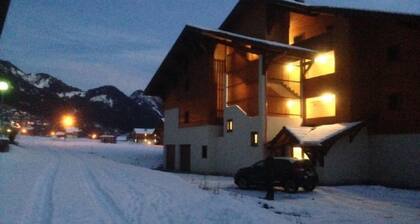 2 Bedroom Apartment 300 m to Ski Lift, La Chapelle d'Abondance