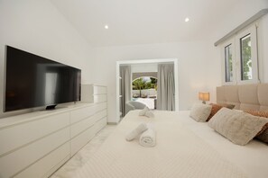 6 bedrooms, iron/ironing board, WiFi, bed sheets