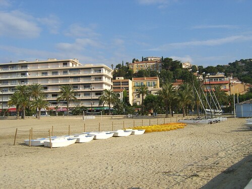Apartment in Le Lavandou, completely renovated in June 2013, in gated community with guard