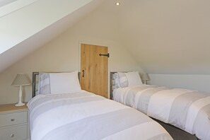 2 bedrooms, iron/ironing board, travel cot, free WiFi