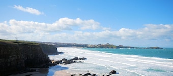 Corner Cottage - Three Bedroom House, Sleeps 6