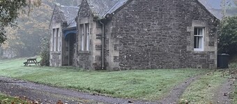 Il Cottage del maggiordomo, Carmichael Country Cottage, vicino a Biggar.  Animali ammessi.