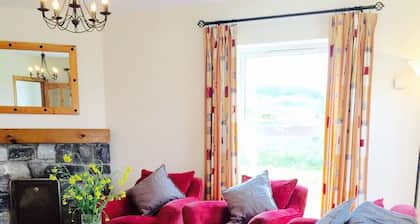 Doolin Village L07 - a two story that sleeps 6 guests in 3 bedrooms