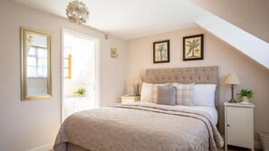 4 soverom, strykejern/-brett, reiseseng for barn og wi-fi (inkludert)