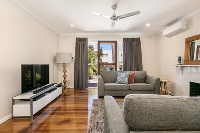 BOUTIQUE STAYS - Sandy Breeze 1