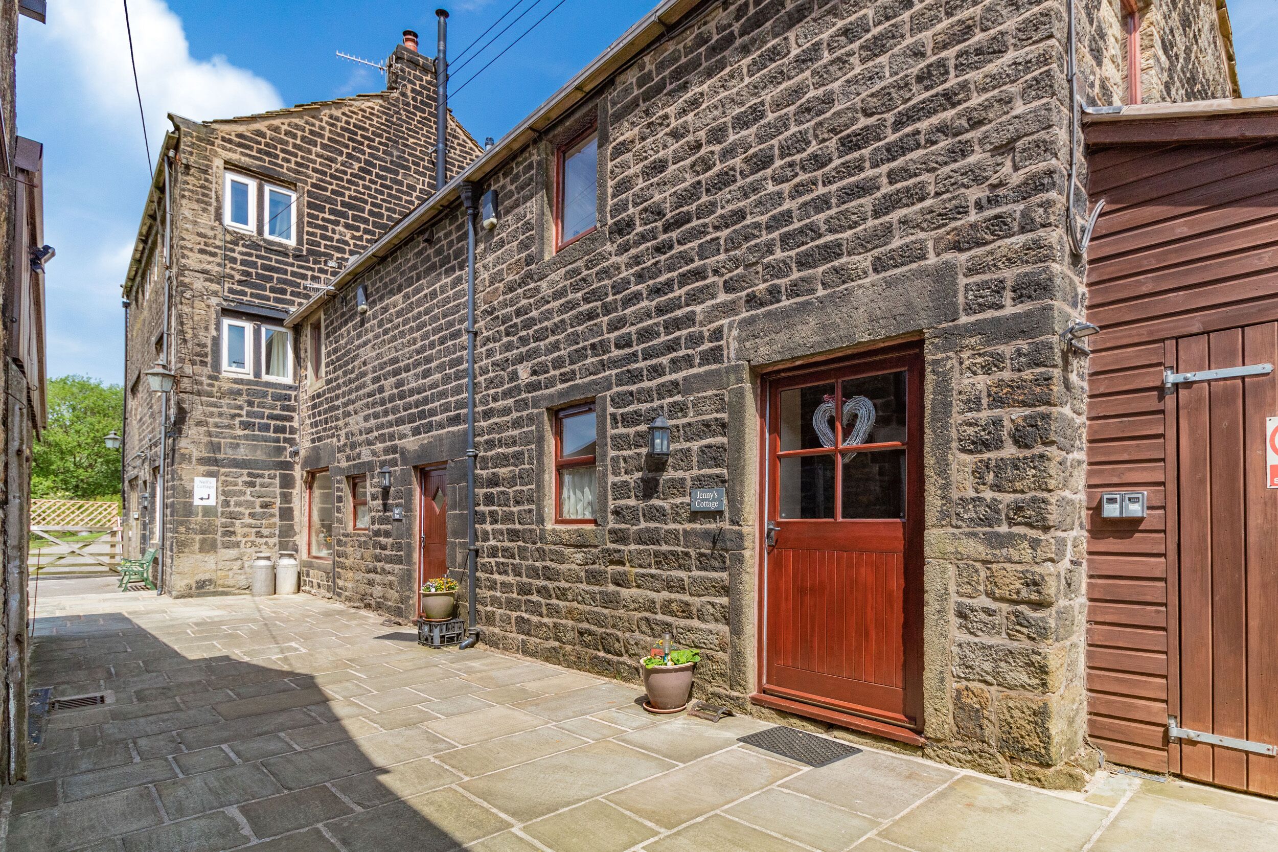 JENNY'S COTTAGE, character holiday cottage, with open fire in Diggle