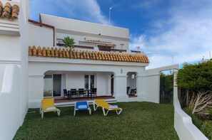 Outdoor dining - Spacious apartment with garden, Villa Cala Encendida - 2 Bedrooms (Conil de la Frontera)