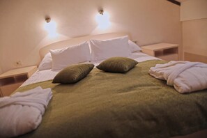 5 chambres, fer et planche à repasser, accès au Wi-Fi (inclus)