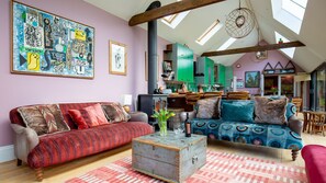 TV, fireplace, DVD player - Brock Cottage - sleeps 14 guests  in 6 bedrooms (Kingham)