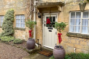 Exterior detail - Box Cottage - sleeps 4 guests in 2 bedrooms (Broadway)
