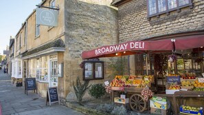 Exterior - Box Cottage - sleeps 4 guests in 2 bedrooms (Broadway)