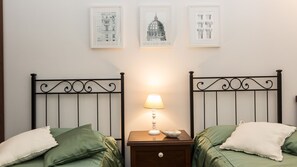 2 bedrooms, iron/ironing board, Internet, bed sheets - Large apartment located on Via Milazzo, a short walk from Termini Station (Rome)