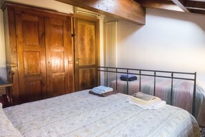 Leilighet – classic, 2 soverom | 3 soverom, skrivebord, strykejern/-brett og wi-fi (inkludert)