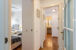1 chambre, fer et planche à repasser, Wi-Fi gratuit, draps fournis