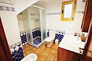 Bañera y toallas