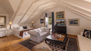 7 bedrooms, iron/ironing board, free WiFi