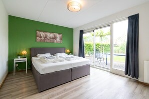 2 bedrooms - Neat island house with beautiful view, for larger groups, it is ideal to rent in combination with th (OUDE-TONGE)