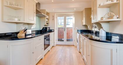 Aldeburgh Dawn - One Bedroom Apartment, Sleeps 2