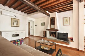 Apartment, 3 Bedrooms | Living room - Short-let Florence Apartment Parione (Florence)