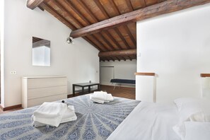 Apartment, 3 Bedrooms | 3 bedrooms, individually furnished, desk, laptop workspace - Short-let Florence Apartment Parione (Florence)