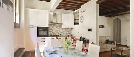 Appartamento, 3 camere da letto | Cucina privata | Frigorifero con congelatore, forno, piano cottura, lavastoviglie