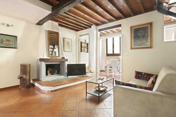 Apartment, 3 Bedrooms | Living room - Short-let Florence Apartment Parione (Florence)