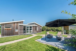 Terrace/patio - Chalet with wonderful garden (and lounge set) on the edge of the park. (BURGH-HAAMSTEDE)