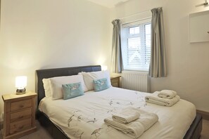 5 Schlafzimmer, Bügeleisen/Bügelbrett, kostenloses WLAN, Bettwäsche