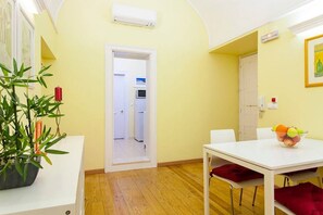 Dining - JOIVY Chic studio in Baixa, 5mins to Arco da Rua Augusta (Lisboa)