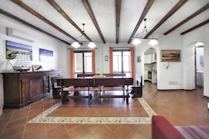Dining - Stunning private villa for 8 guests with WIFI, private pool, A/C and TV (Marina Di Ragusa)