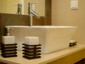 Hair dryer, towels - Porto Histórico 1 - One bedroom apartment - ground floor (Porto)