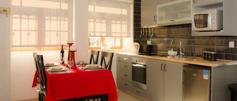 Fridge, microwave, oven, coffee/tea maker