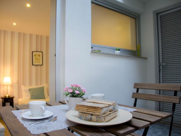 Dining - Porto Histórico 1 - One bedroom apartment - ground floor (Porto)