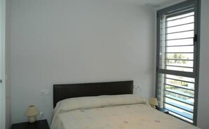 3 Schlafzimmer, Bügeleisen/Bügelbrett