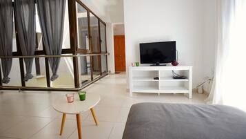 3 slaapkamers, een strijkplank/strijkijzer, reisbedje, gratis wifi