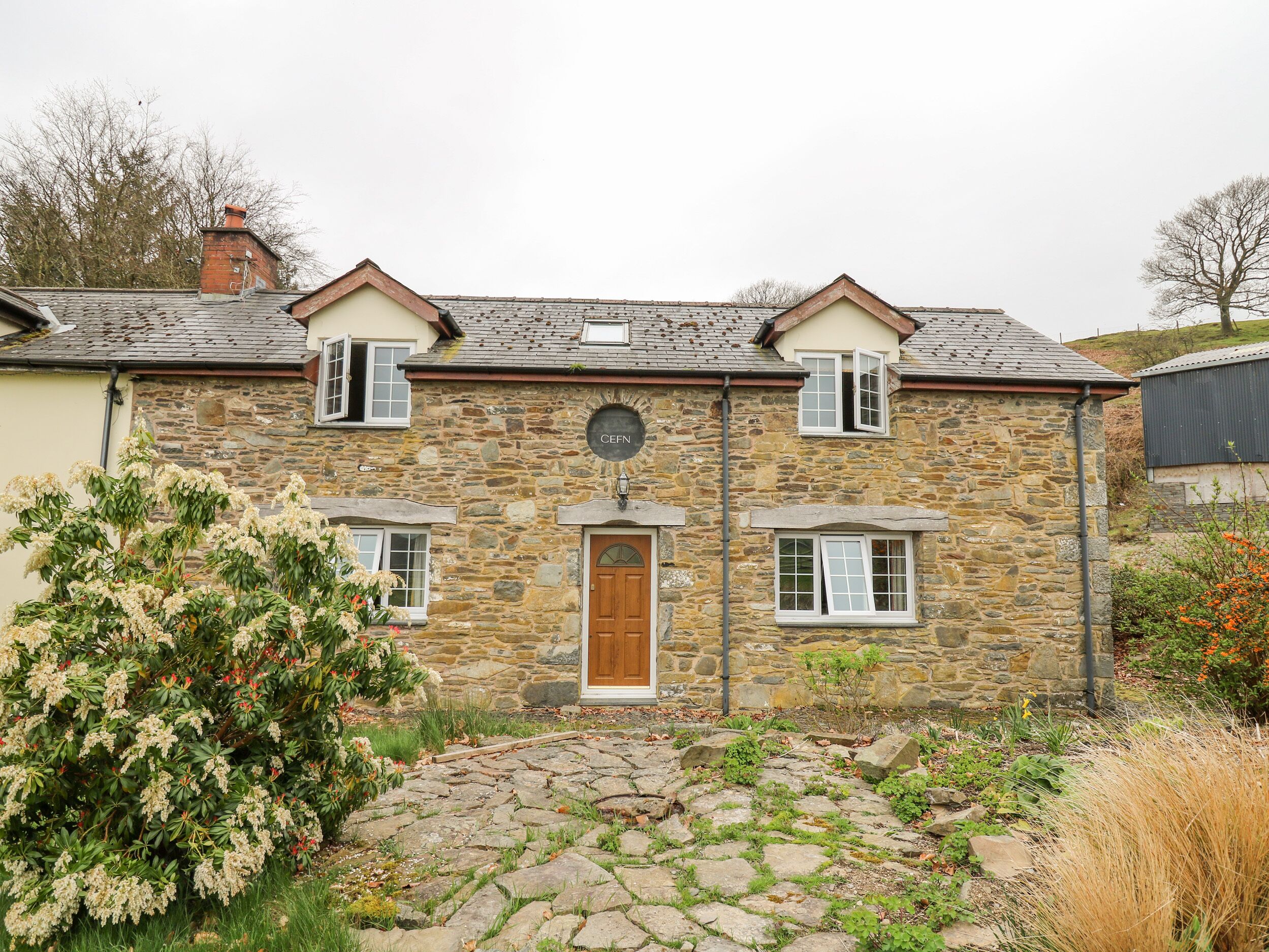 CEFN COTTAGE, family friendly, with open fire in Llanidloes