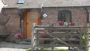 Front of property - Morrells Wood Farm - The Byre (Shrewsbury)