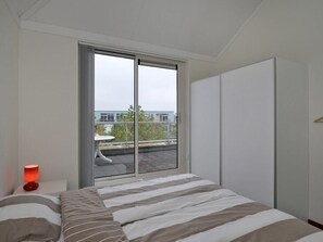 2 bedrooms - Popular house for tenants, orderly, neat and complete. The house has a view of the lake, an ideal lo (OUDE-TONGE)