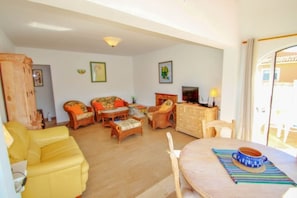TV, DVD player - Mabruka - charming, Spanish finca style holiday villa in Benissa (Benissa)