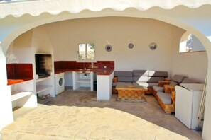 المنطقة المحيطة بالمنشأة