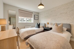 2 chambres, fer et planche à repasser, accès au Wi-Fi (inclus)